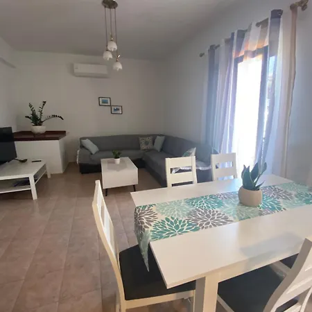 Panos House Apartament *