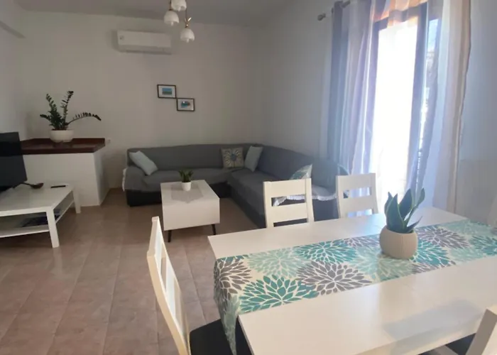 Panos House Apartment *